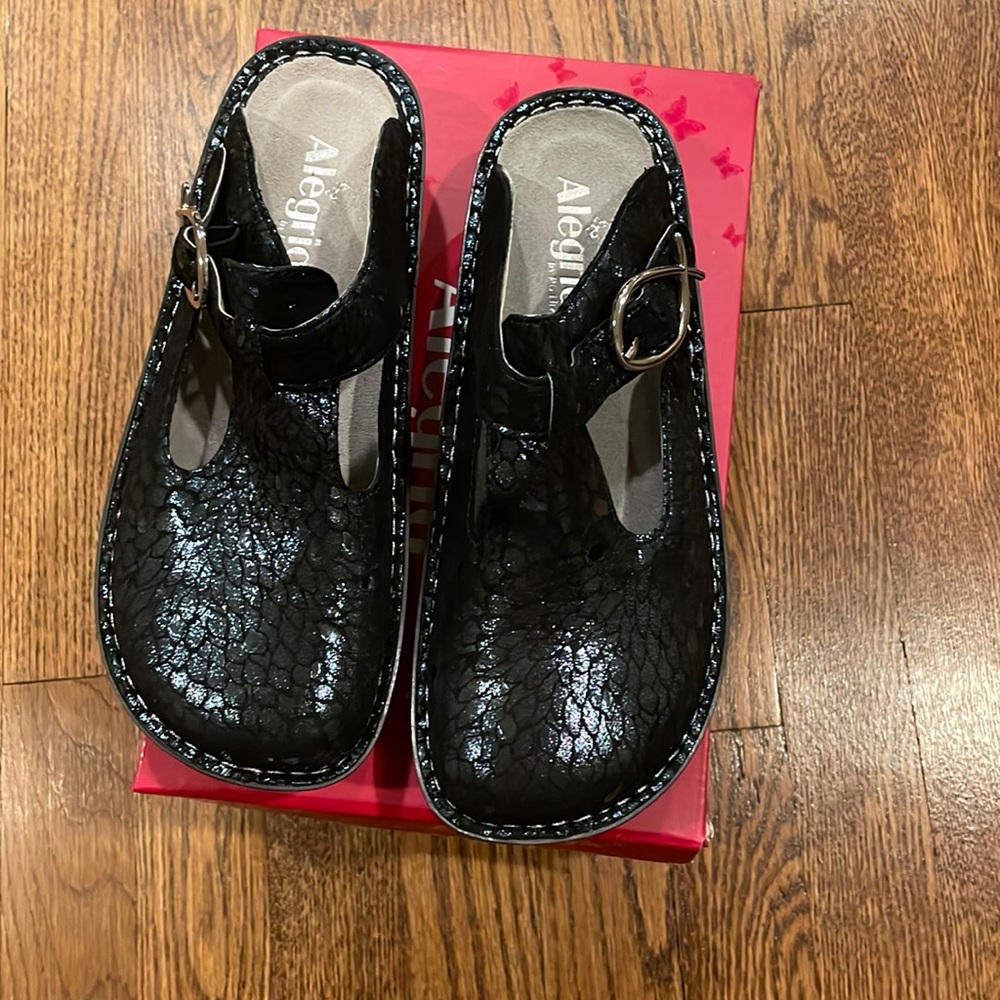 Alegria Classic Minnow Clogs black size 38